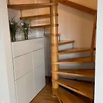 Grosszuegige, Zentrale In *