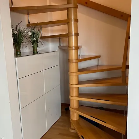 Grosszuegige, Zentrale In *