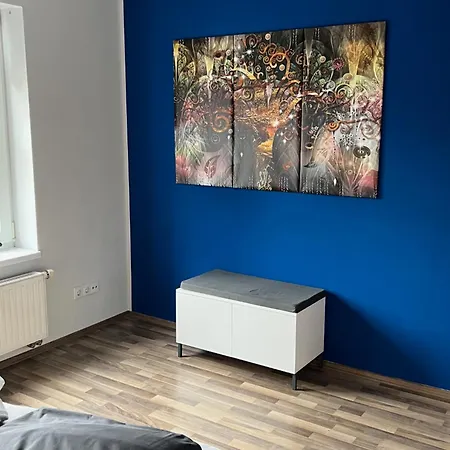 Grosszuegige, Zentrale In * Leer