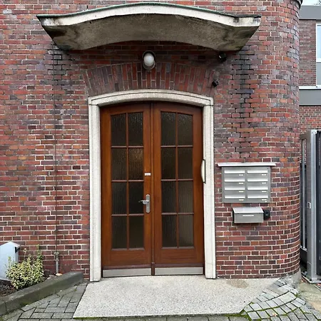 Grosszuegige, Zentrale In *