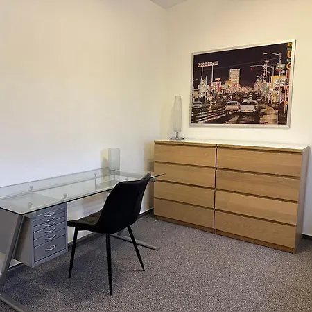 Grosszuegige, Zentrale In Apartment Leer