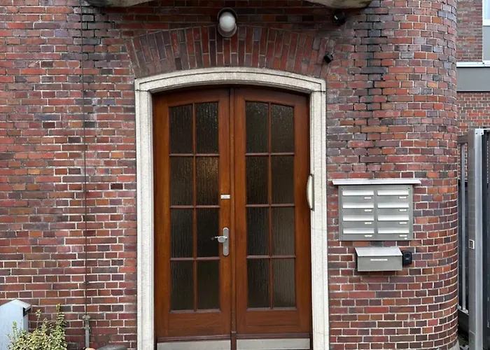 Grosszuegige, Zentrale In *
